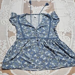 True Craft Blue and Gray Floral Top